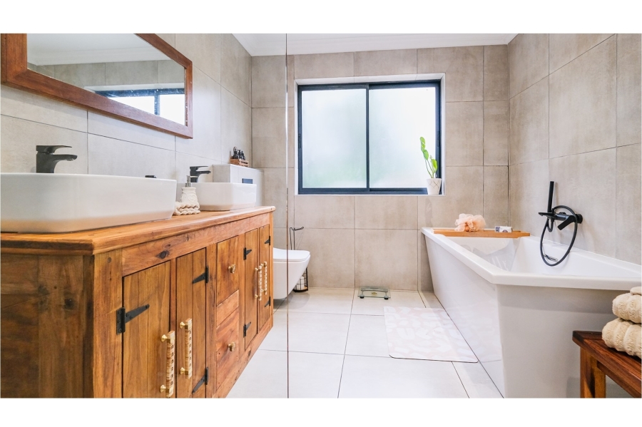 4 Bedroom Property for Sale in Heatherlands Western Cape